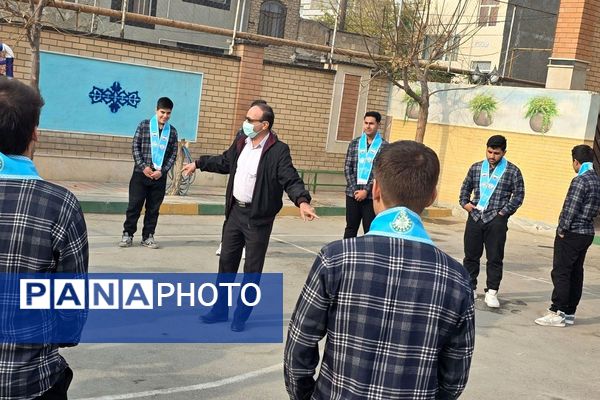 اجرای مانور زلزله با حضور مسئولان در مدرسه استاد مطهری رباط‌کریم