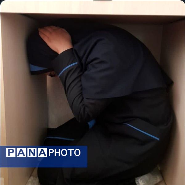 به صدا درآمدن آژیر مانور زلزله در کلاس‌های مجازی دبیرستان شهید همت