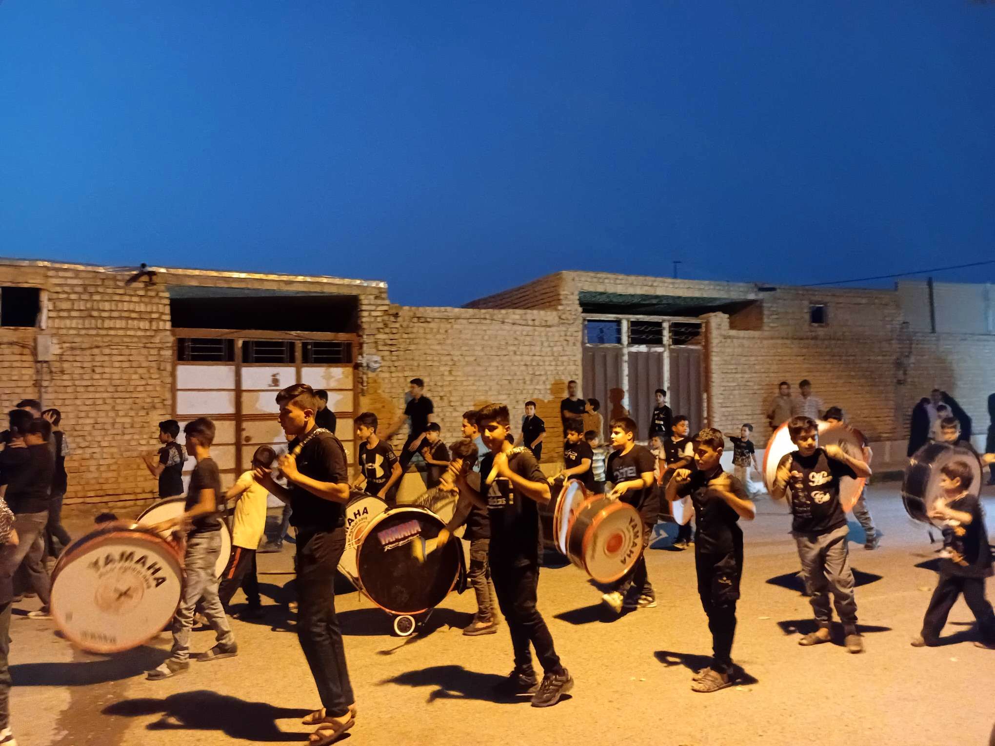 عزاداری هیئت زنجیر زنی روستای نقاب در شب شهادت امام رضا(ع)