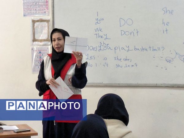 دوره‌های آموزشی مقابله با زلزله در دبیرستان علی افشارنژاد