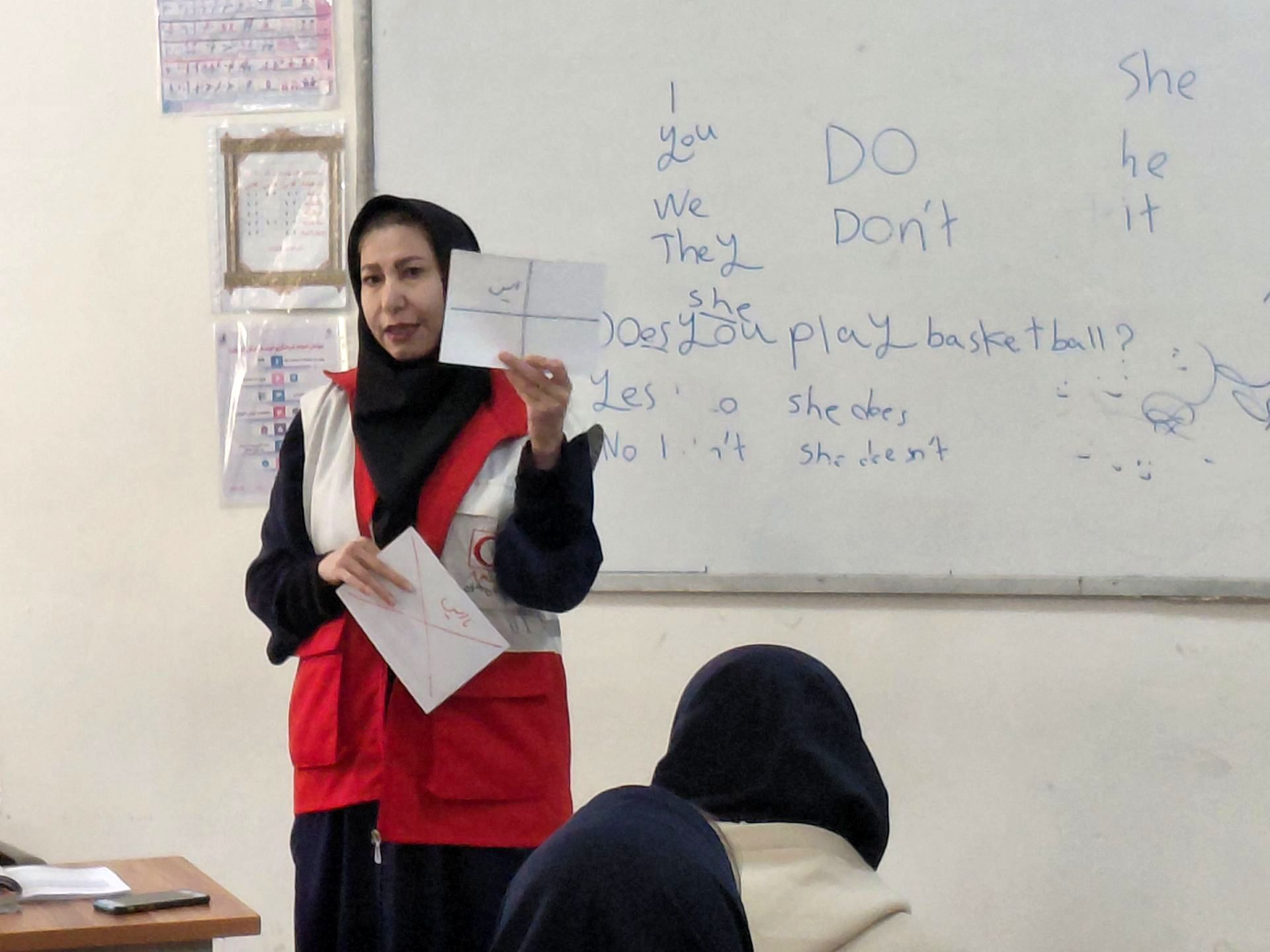 دوره‌های آموزشی مقابله با زلزله در دبیرستان علی افشارنژاد