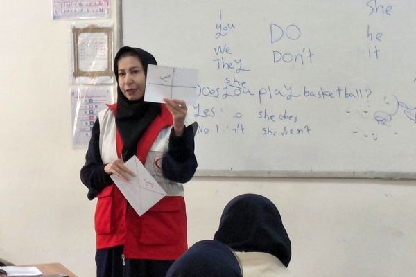 دوره‌های آموزشی مقابله با زلزله در دبیرستان علی افشارنژاد