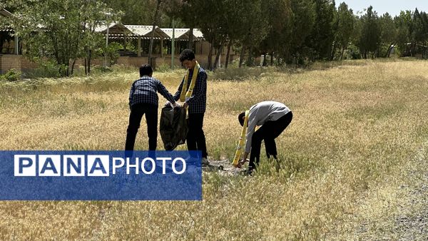 پاکسازی طبیعت توسط دانش‌آموزان پیشتاز استان مرکزی در پیش اردوی ملی