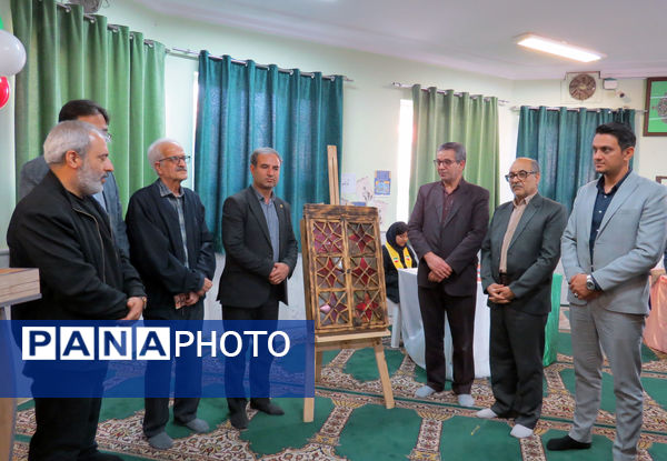 افتتاح نمایشگاه کتاب به‌مناسبت هفته کتاب و کتاب‌خوانی 