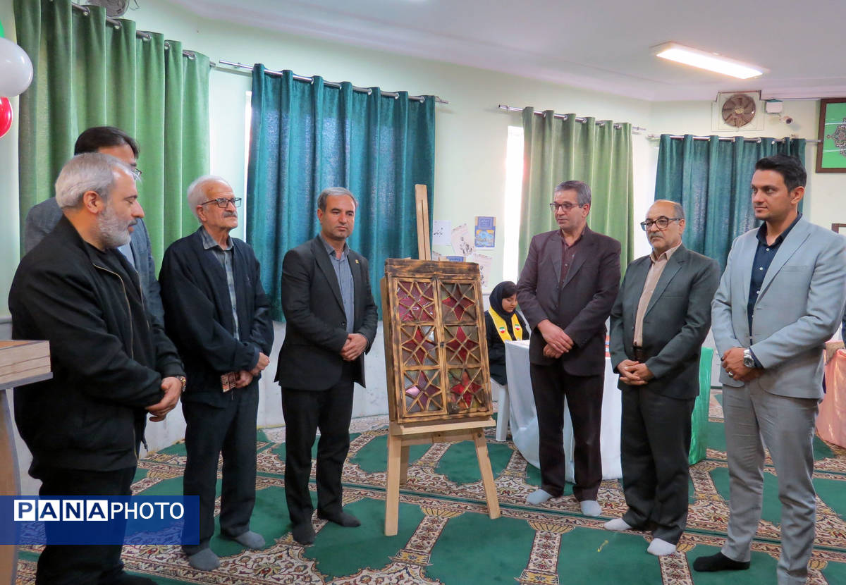 افتتاح نمایشگاه کتاب به‌مناسبت هفته کتاب و کتاب‌خوانی 