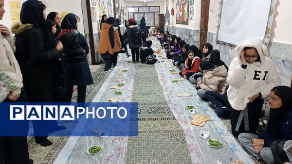 برپایی سفره افطاری در دبیرستان عطیه ناحیه هفت 