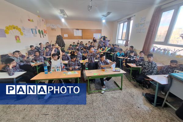 ایجاد انگیزه و خلاقیت در دانش‌آموزان با آموزش هنرهای تجسمی 