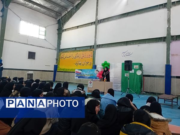 برگزاری جشن آغاز انقلاب در دبیرستان فاطمه الزهرا آشخانه