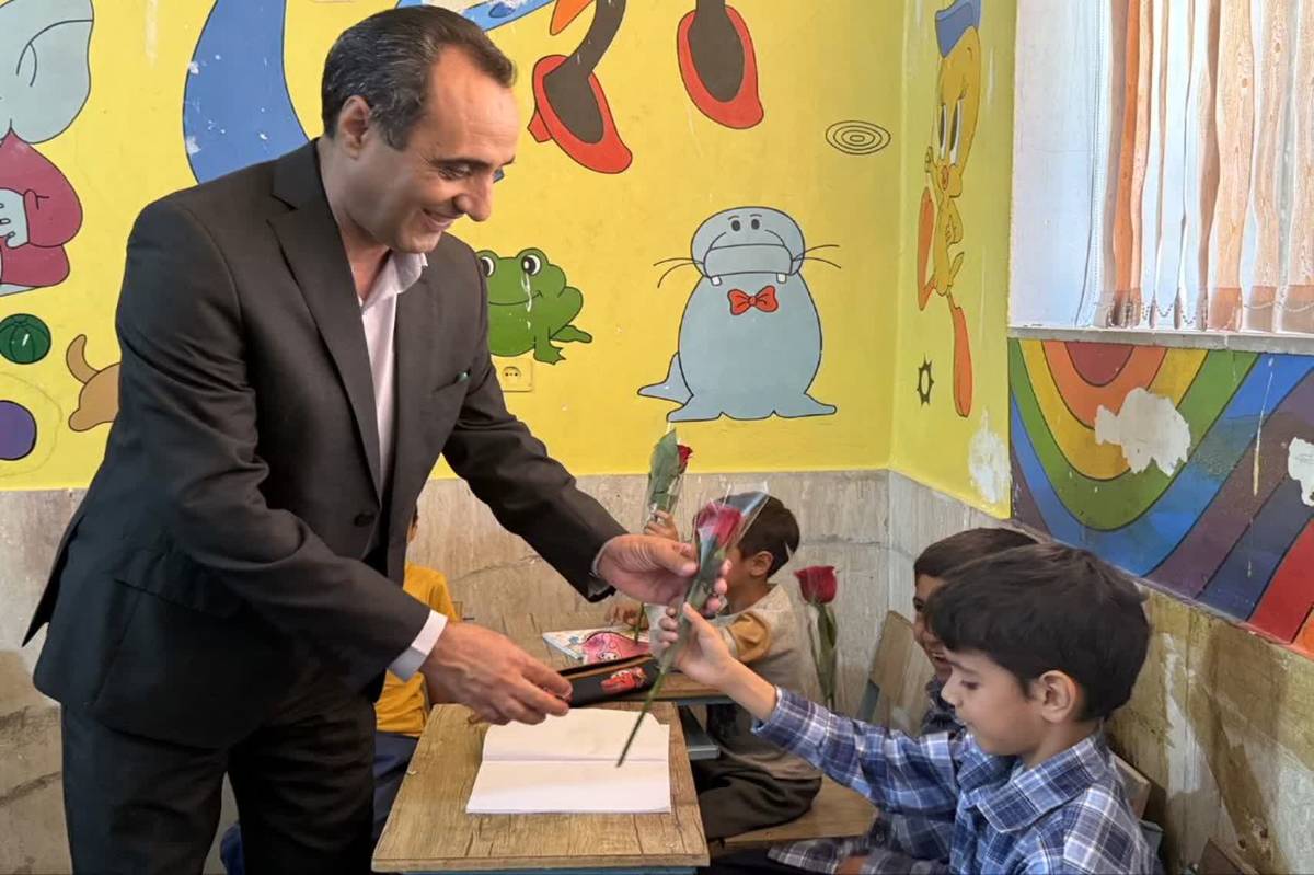 بازدید مدیر کل بهزیستی استان یزد از دبستان شفق به مناسبت روز جهانی کودک