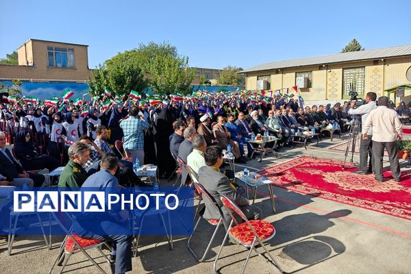 نواختن زنگ مهر و ایثار در دبیرستان عصمتیه کرمانشاه 