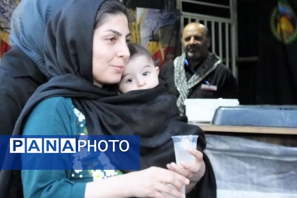 از نگاه معصوم کودک تا اشک پیرمرد؛ روایت عاشقی در موکب «عشاق‌الحسین»