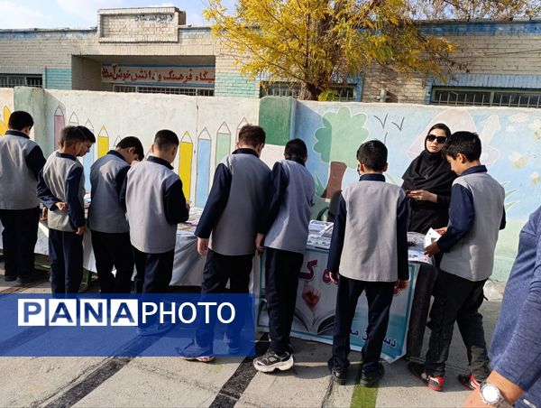 برگزاری نمایشگاه کتاب در دبستان معلم دو آشخانه 