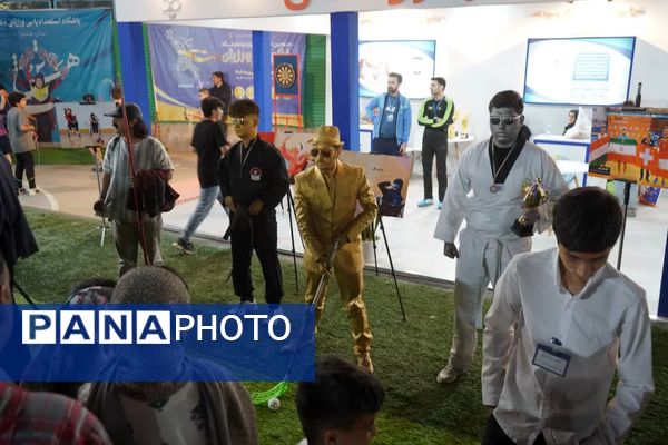 بازدید رئیس شورای شهر و معاون فرهنگی و اجتماعی شهرداری مشهد مقدس از غرفه منطقه ۱۰ در جشنواره خانواده ورزش 