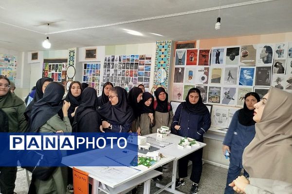 بازدید دانش آموزان پایه نهم آموزشگاه شهید خشکباری از هنرستان کار و دانش ولایت 
