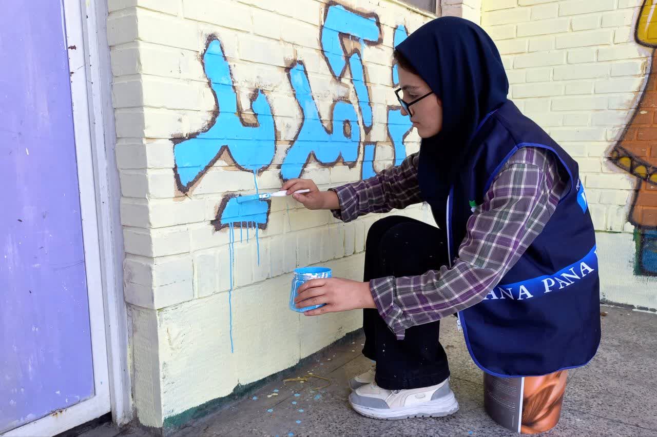 بچه‌ها پای کار زیبا سازی مدارس کم برخوردار در راستای عدالت آموزشی 