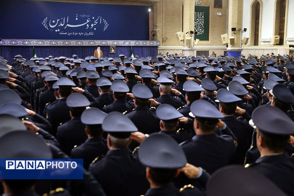 دیدار جمعی از فرماندهان نیروی هوایی و پدافند هوایی ارتش جمهوری اسلامی ایران با مقام معظم رهبری