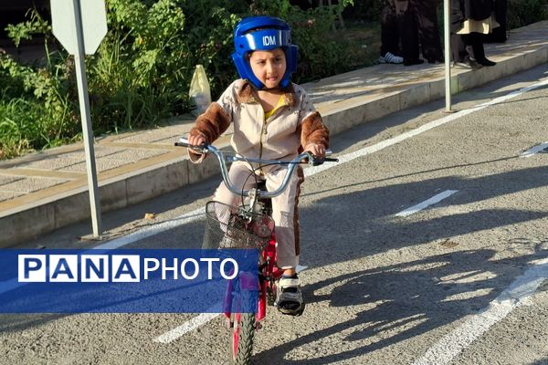 مسابقه دوچرخه‌سواری همیاران ترافیک در فرهنگسرای امام‌علی(ع) شهرک وایین شهریار