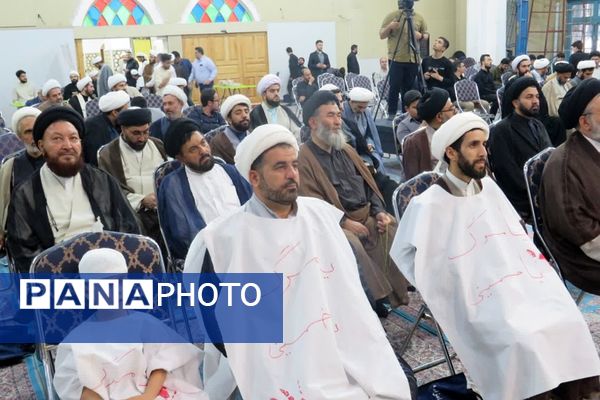 پیشوا در شب وداع؛ عالمان دینی و مسئولان با امام خویش پیمان دوباره بستند
