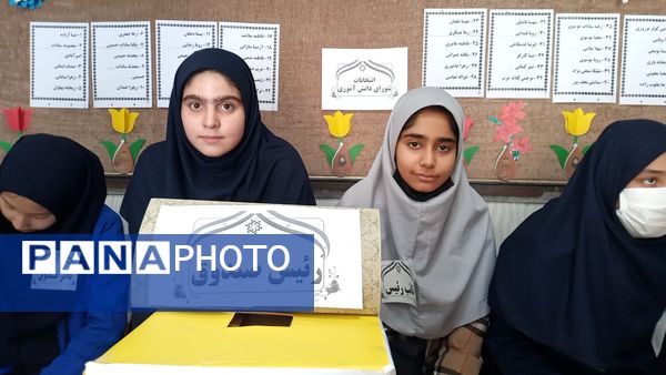 انتخابات شورای دانش آموزی در دبیرستان دخترانه سروقد