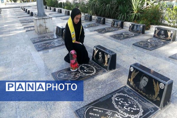 حضورپیشتازان دبیرستان شهید مجید دهنوی درگلزار شهدای بهشت فضل نیشابور