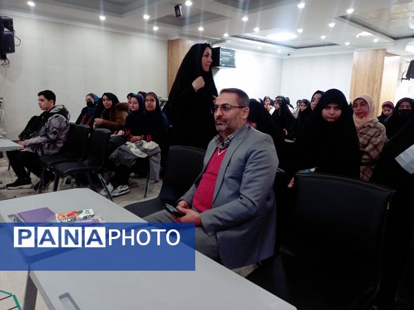 مراسم تقدیر از برگزیدگان مسابقات فرهنگی هنری و قرآن و عترت 