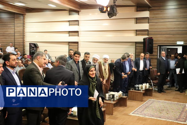  جلسه شورای توسعه و برنامه‌ریزی استان کردستان با حضور وزیر راه و شهرسازی 