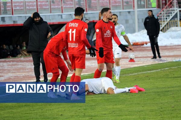 بازی تراکتور و ملوان در تبریز