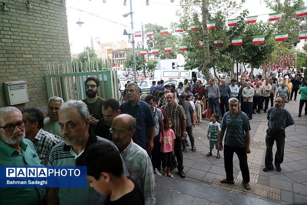 انتخابات چهاردهمین دوره ریاست جمهوری در مسجدالنبی میدان نبوت