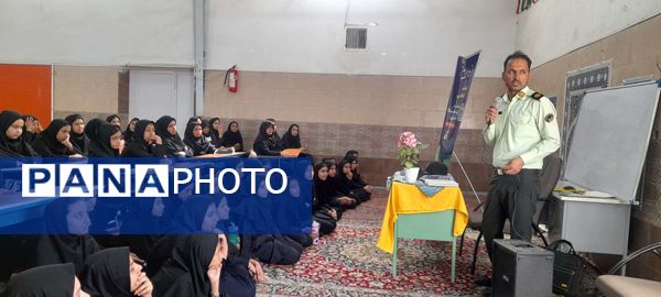  گرامیداشت هفته نیروی انتظامی در آموزشگاه مرحوم پاکدل خلیل آباد 