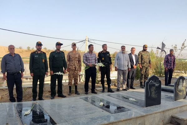 آیین عطر افشانی گلزار شهدای شوراب صغیر در هفته دفاع مقدس 