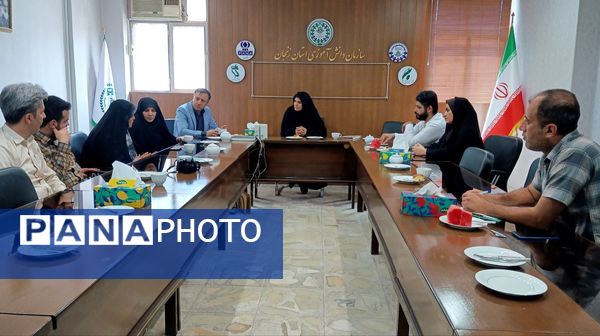 بازدید مدیر آموزش و پرورش ناحیه یک زنجان و تجلیل از فعالان خبرگزاری پانا در استان