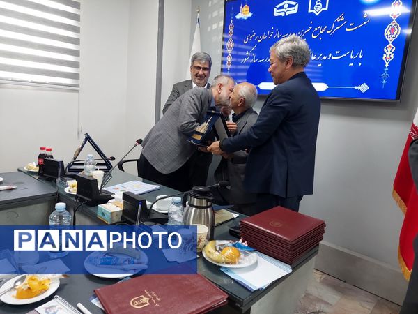 نشست مشترک مجامع خیرین مدرسه ساز خراسان رضوی با رئیس جامعه خیرین مدرسه ساز کشور