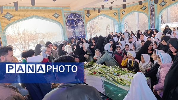 مراسم تشییع شهید گمنام در شهر سفیددشت 