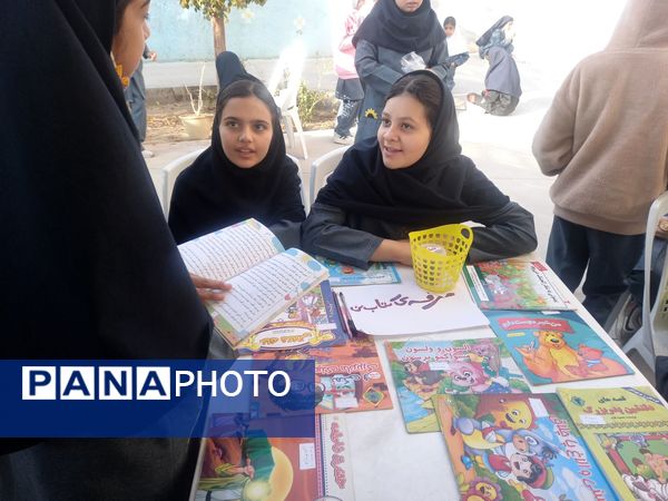 جشن هفته  کتاب خوانی در دبستان فرهنگ فرازمند