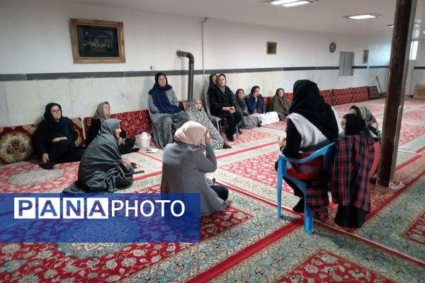 دوره‌ آموزشی‌ هلال‌احمر در پایگاه‌ بسیج مطهره شیروان