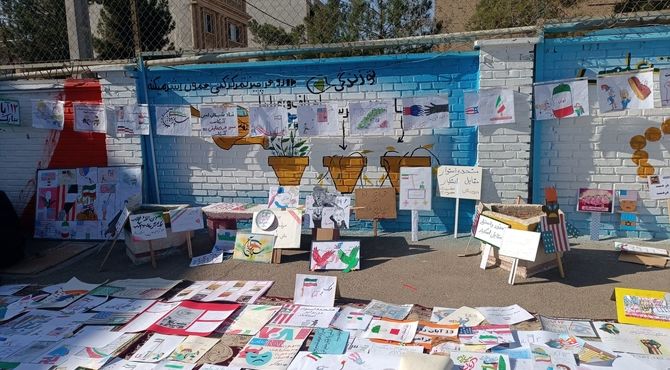 رویداد پلاکارد نویسی در دبیرستان حضرت معصومه (س) سمنان