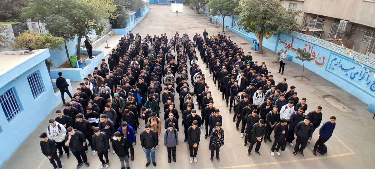 جشن شروع سال تحصیلی در دبیرستان شهدای انقلاب اسلامی ناحیه ۳ کرج