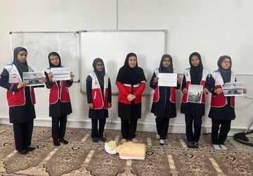 گرامیداشت هفته پدافند غیر عامل در دبیرستان سمیه شهرستان خاتم 