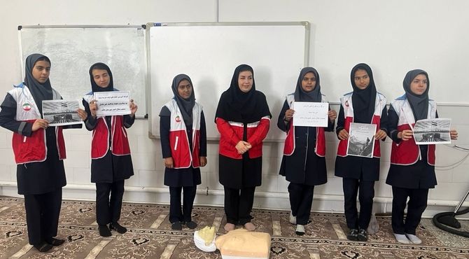 گرامیداشت هفته پدافند غیر عامل در دبیرستان سمیه شهرستان خاتم 