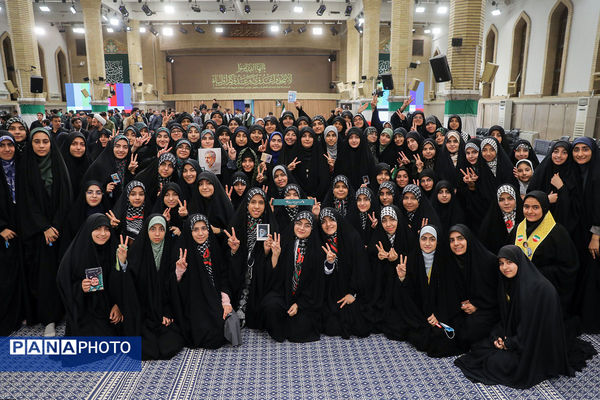 دیدار هزاران نفر از دانش‌آموزان و دانشجویان با رهبر انقلاب