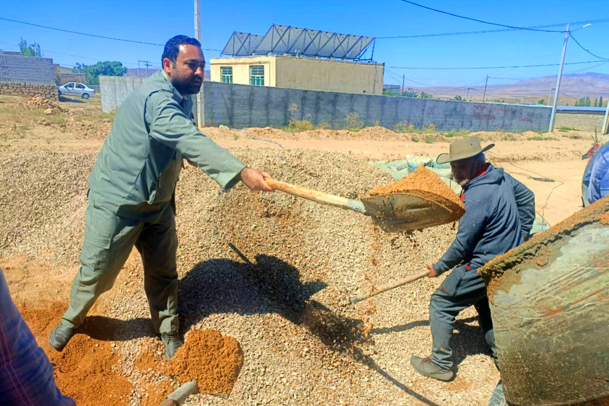 اقدام عملی فرماندار گرمه در ساخت مدرسه برزنه