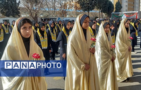 همایش بزرگ یاوران انقلاب در آموزشگاه دخترانه جنت ملارد 