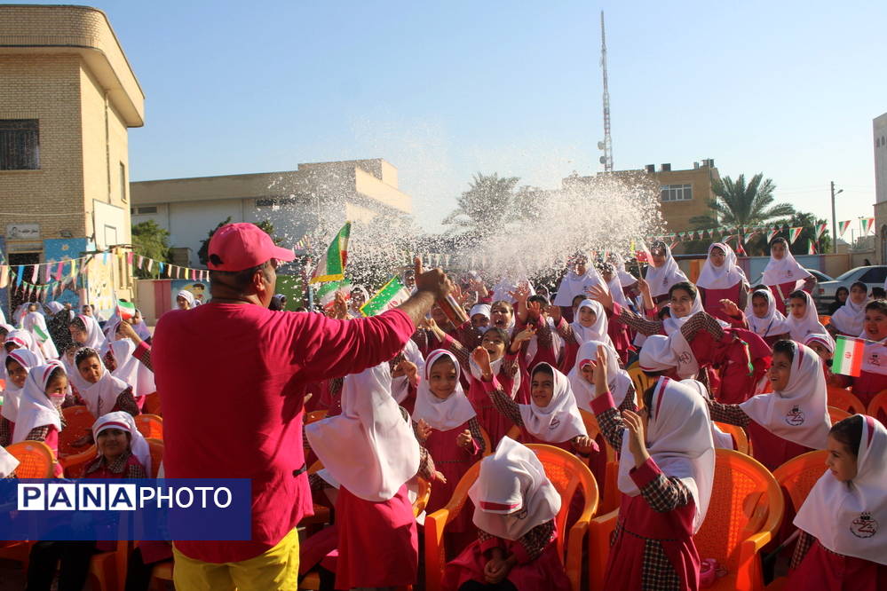 جشن روز دانش‌آموز در دبستان امید انقلاب بوشهر