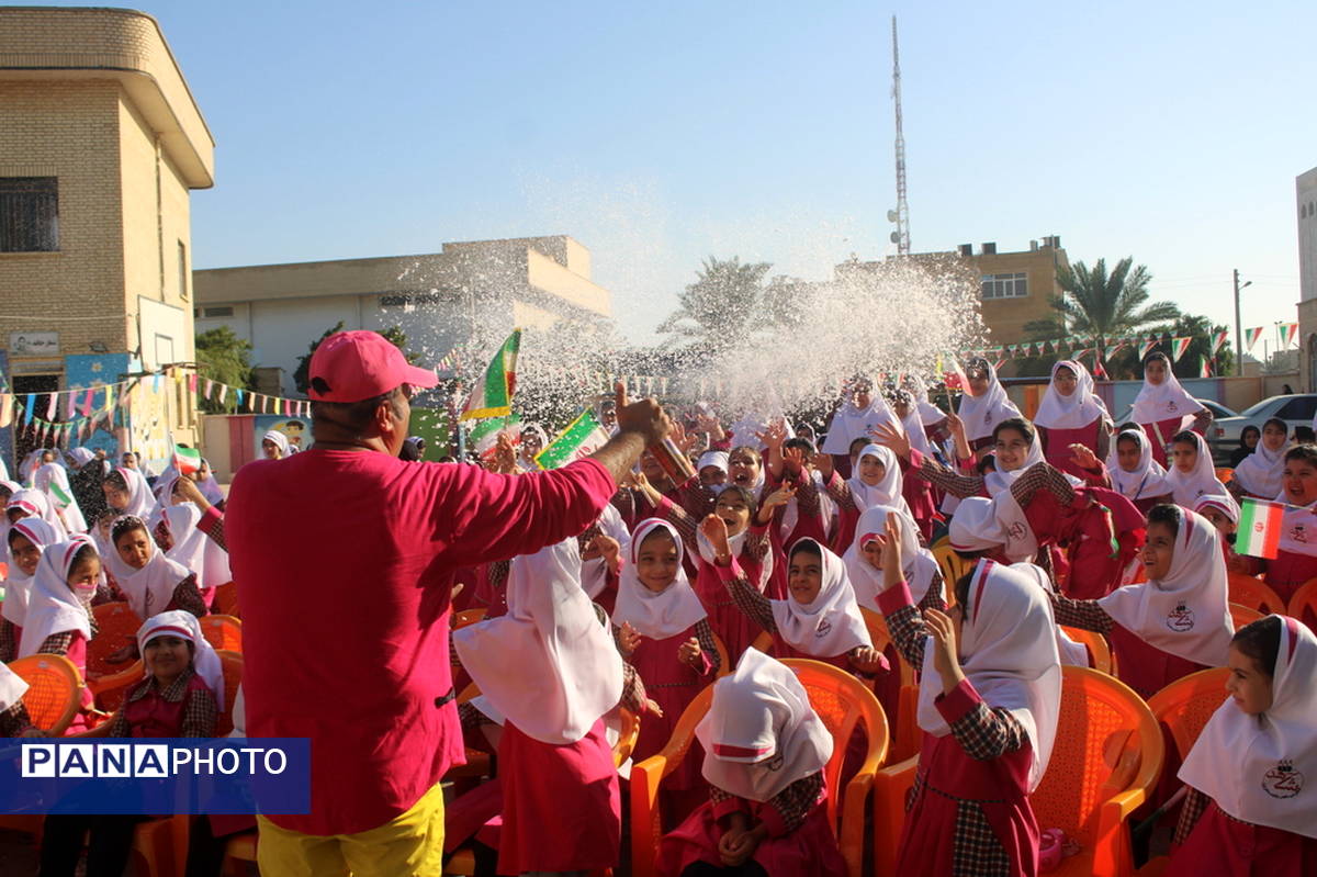 جشن روز دانش‌آموز در دبستان امید انقلاب بوشهر