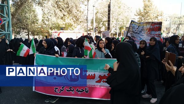 دانش‌آموزان با حضور در راهپیمایی ۱۳ آبان تنفر خود را نسبت به شیاطین امروزی نشان دادند
