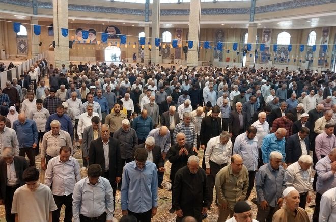 حضور مردم ولایت مدار در نماز جمعه