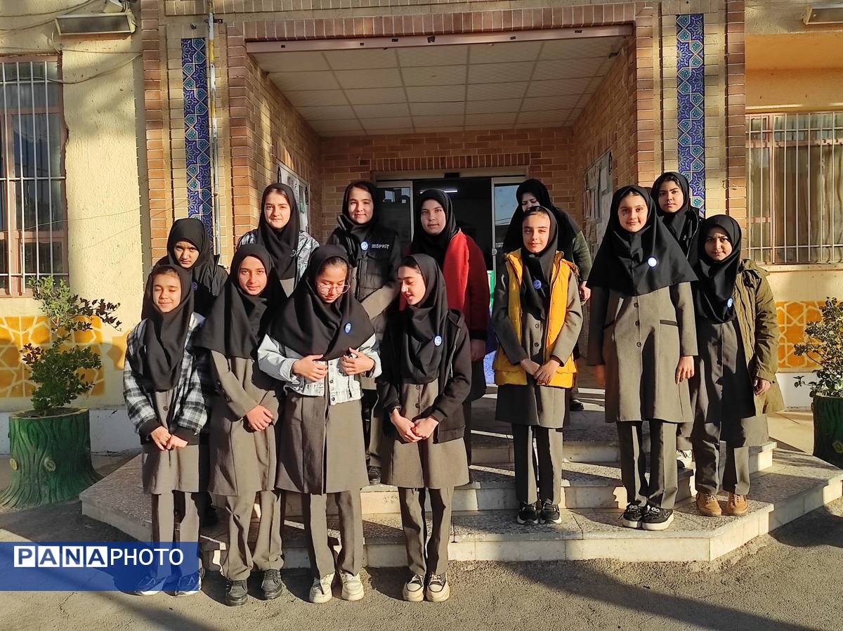 آیین معرفی همیاران معلم در دبیرستان نمونه اندیشه 