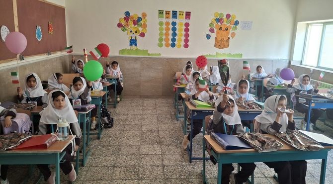 آیین روز شکوفه‌های زندگی در دبستان سرهنگ رضوی برگزار شد 