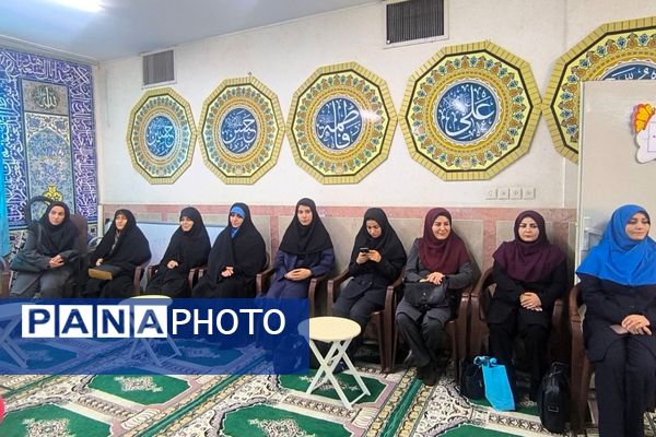 برگزاری مراسم افتتاحیه طرح مصباح الهدی در دبستان شهید حبیب پور ناحیه یک شهرری