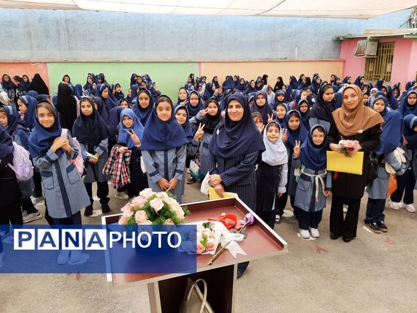 زنگ نیایش همراه با بهار علم و دانش در مدرسه شهید جواهری دو